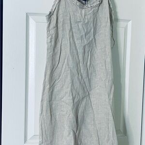 Francesca's Collections Cream Sleeveless Dress